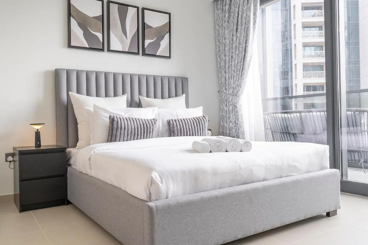 Gorgeous 2-Bedroom In Downtown Dubai, Near Burj Khalifa!